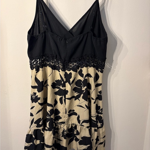 Black and Cream V-Neck Spaghetti Strap Midi Dress - Picture 8 of 15